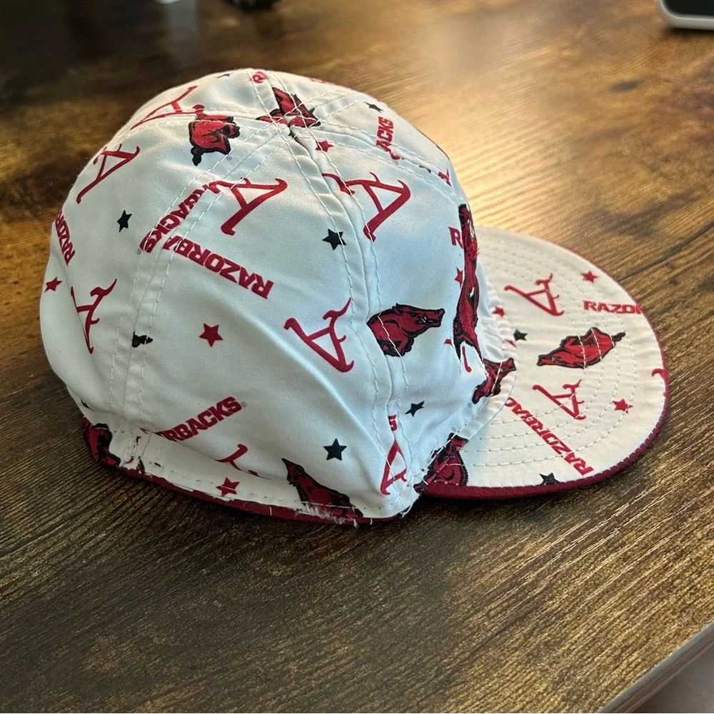 Infant Reversible Razorback hat - Picture 6 of 7